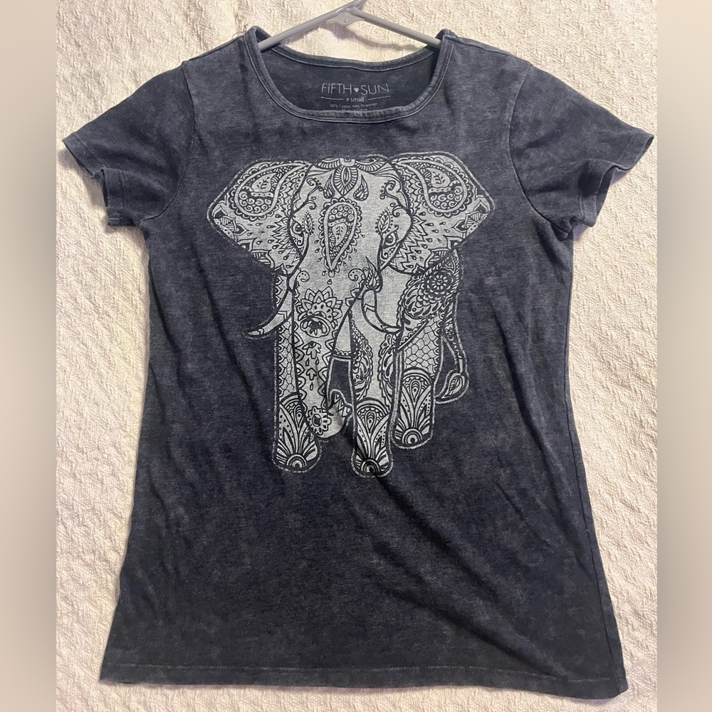 Gray elephant 🐘 shirt xs